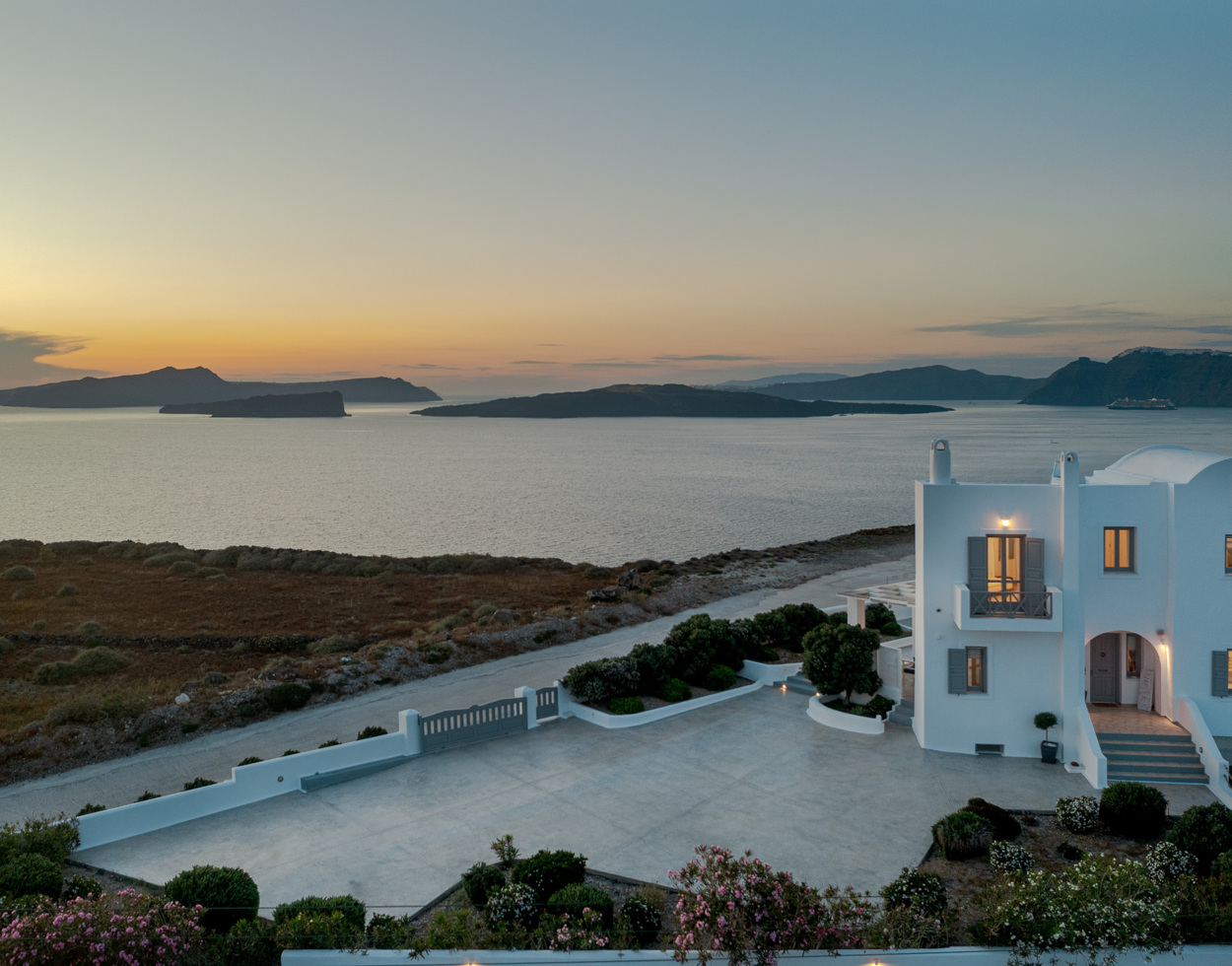 Winner small image - Hemera Holiday Home villa in Santorini